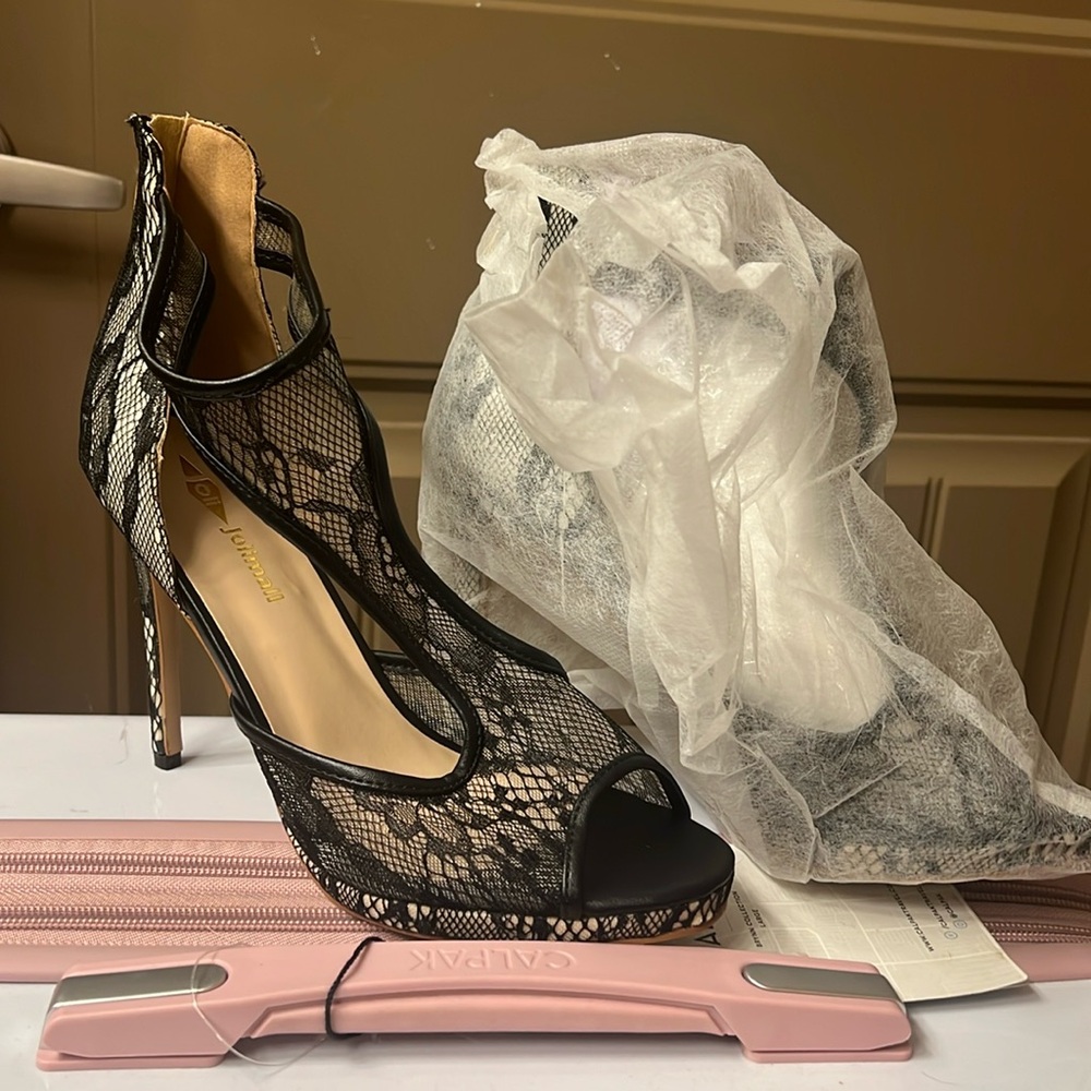 never worn size 9 lace heels